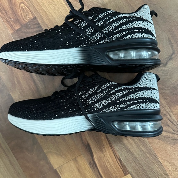 NWOT! Dynamic Black and Gray Men's Athletic Shoes - Picture 2 of 6